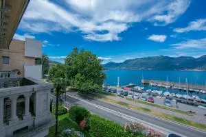 Residenza Oleandro Lake View Luino Center - Happy Rentals - Luino