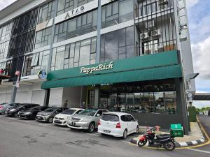 Kuching Podium Opposite Mall 3BR free parking with Pool A2