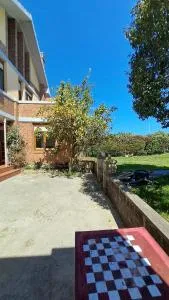 Casa grande con jardín - Mortera