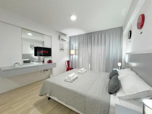 Palmbeach Larnaka Finikoudes - 1min to beach