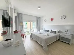 Palmbeach Larnaka Finikoudes - 1min to beach - Scala