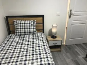 Chambre lit une personne, espaces partagés, 10km de Paris, 2km du métro - 斯坦