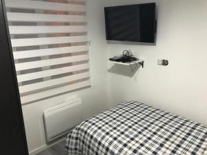 Sejours chez l'habitant Chambre lit une personne, espaces partages, 10km de Paris, 2km du metro : photos des chambres