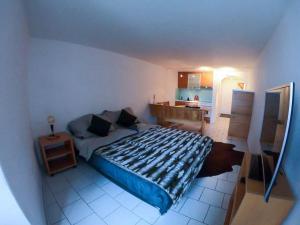 Private apartment with parking spot in the center