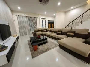 Little Orange Homestay - بينتولو