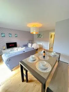 Luxury 3 Bedroom House With FREE Parking - 庞蒂兰