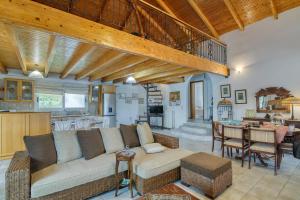 Villa John Dimeon Kato Achaia With Pool - Happy Rentals