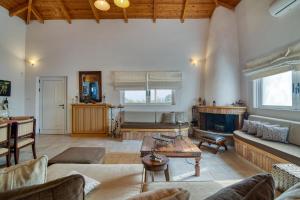 Villa John Dimeon Kato Achaia With Pool - Happy Rentals