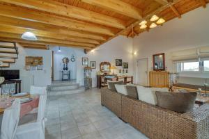 Villa John Dimeon Kato Achaia With Pool - Happy Rentals