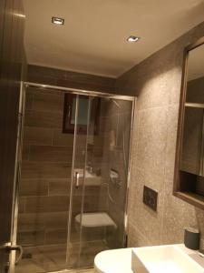 Τείχιο Πατρικό - Tihio Patriko - Πέτρινη κατοικία