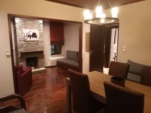 Τείχιο Πατρικό - Tihio Patriko - Πέτρινη κατοικία