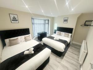 4 Bedroom, Sleeps 8, Free Parking, 5 mins from LFC, 15 Mins City Centre