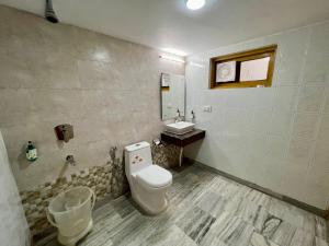 Woodstock Inn Manali 800 Mtrs from Mall Road