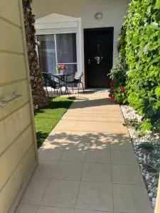 Elegant Glyfada Apartment-private Garden-Near METRO - Soúrmena