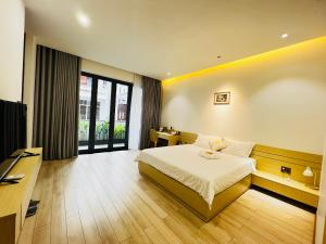 Phòng Deluxe Giường Đôi Có Ban Công (Deluxe Double Room with Balcony)