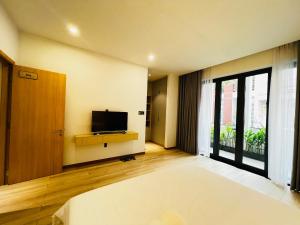 Phòng Deluxe Giường Đôi Có Ban Công (Deluxe Double Room with Balcony)