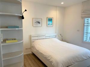 Summer Hua Hin by Tai