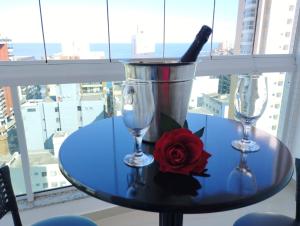 Ivana Imoveis 1301- Luxo e Vista Mar!