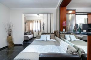 Sun & Waves Beachfront Suite