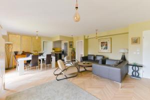 EXIGEHOME-Comme une maison avec jardin et parking privé