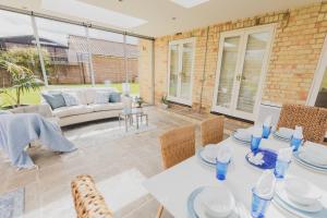 Newmarket Gem 5-Bedroom Home with Game Room and Cozy Spaces