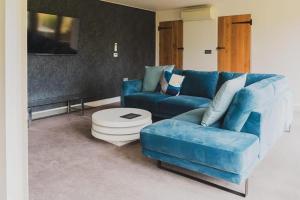 Newmarket Gem 5-Bedroom Home with Game Room and Cozy Spaces