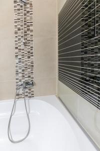 Penthouse Suites by JR City Apartments