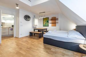 Penthouse Suites by JR City Apartments