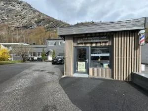 Den Vesle Sjarmøren As The most central place in Årdal ! Free Parking on the site ! - Eidsbugarden