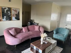 Ely’s WhiteHouse - Obalende