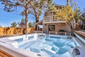 The Raccoon Retreat + Firepit + Spa + BBQ - بيغ بير لاكي