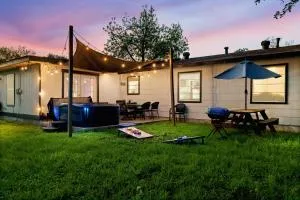 Cozy 3 bedroom with HOT TUB 2 min away from lackland - Von Ormy