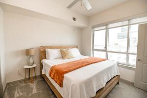 Uptown Fully Furnished 2BR Apartment apts