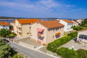 Apartments with a parking space Barbat, Rab - 22584 