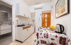 1 Bedroom Beautiful Apartment In Pula