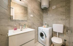 1 Bedroom Beautiful Apartment In Pula 