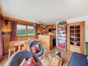 Appartement Mont Blanc : 2 chambres, terrasse, parking et équipements modernes - FR-1-560-131