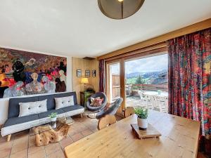 Appartement Mont Blanc : 2 chambres, terrasse, parking et équipements modernes - FR-1-560-131