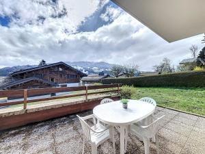 Appartements Appartement Mont Blanc : 2 chambres, terrasse, parking et equipements modernes - FR-1-560-131 : Appartement