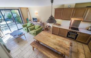 2 Bedroom Cozy Home In Saint-Laurent-De-La-Ca