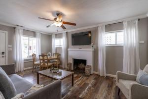 Pacific Beach Bungalow Just Steps to Beach