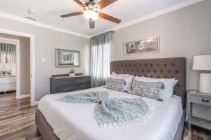 Pacific Beach Bungalow Just Steps to Beach