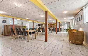 11 Bedroom Pet Friendly Home In Rønde