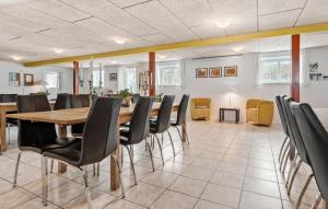 11 Bedroom Pet Friendly Home In Rønde