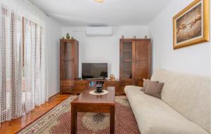 Beautiful Apartment In Dramalj 