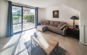 Stunning Home In Saint-Laurent-De-La-Ca