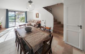 Stunning Home In Saint-Laurent-De-La-Ca