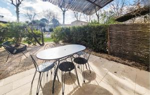 Stunning Home In Saint-Laurent-De-La-Ca