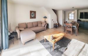 Stunning Home In Saint-Laurent-De-La-Ca