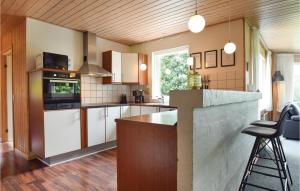 Cozy Home In Humble With Sauna